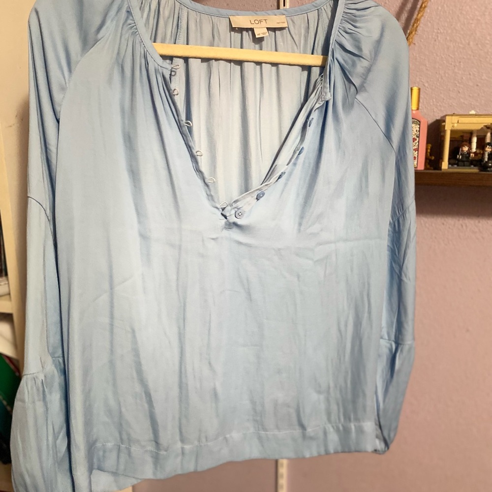 Elegant Ann Taylor boho style Blouse. Blouson sleeves. Button down neck